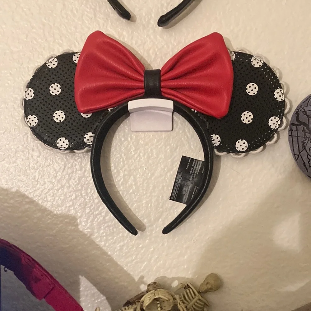 Disney Minnie mouse pin ears - Picture 1 of 1